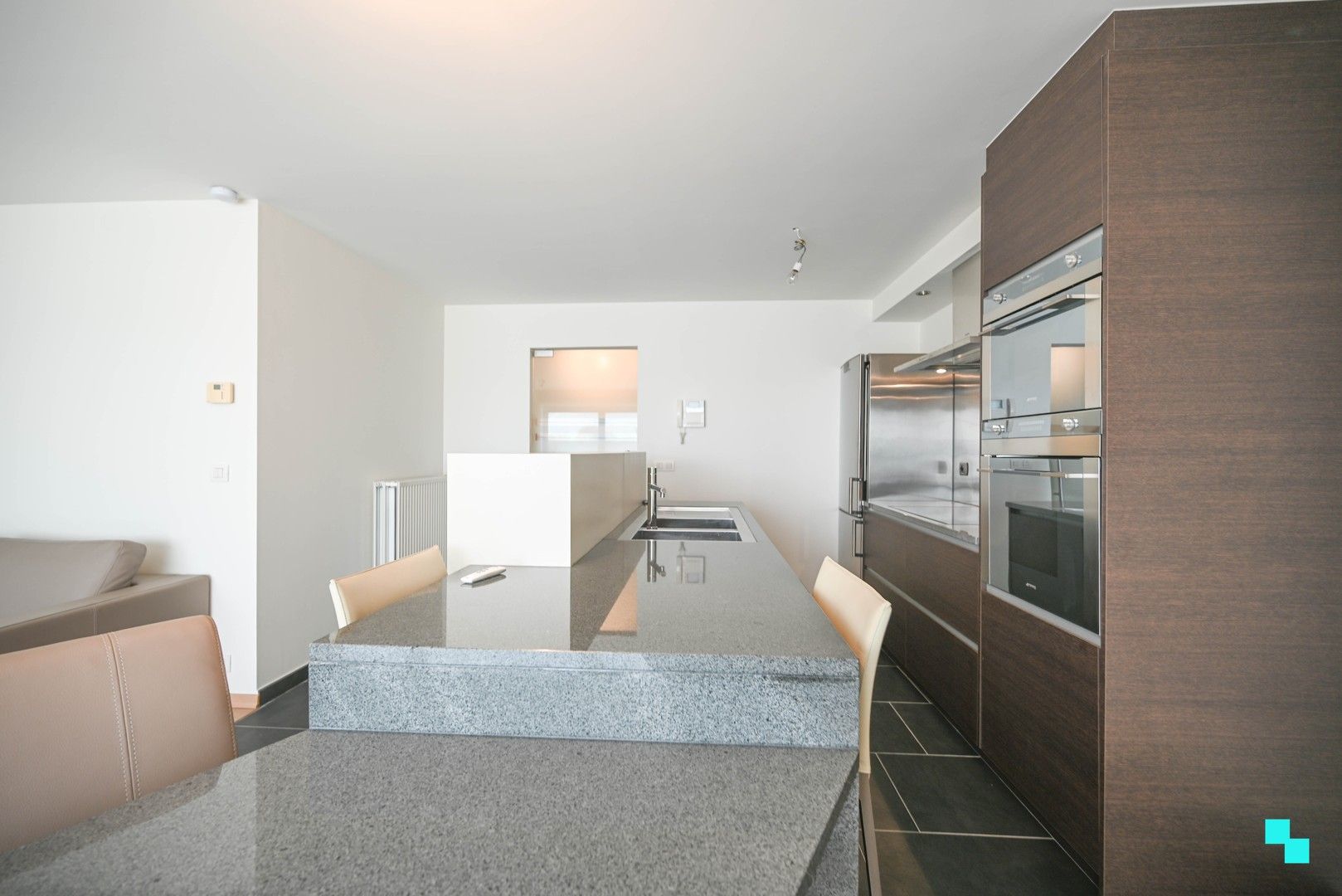 Uiterst kwalitatief tweeslaapkamerappartement met garagebox foto 11