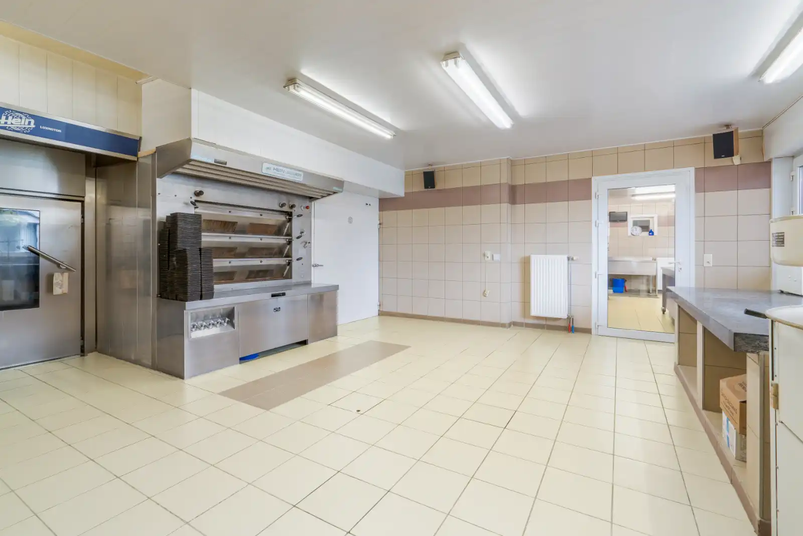 Ruime woning (4slpks) met winkel en atelier! foto 8