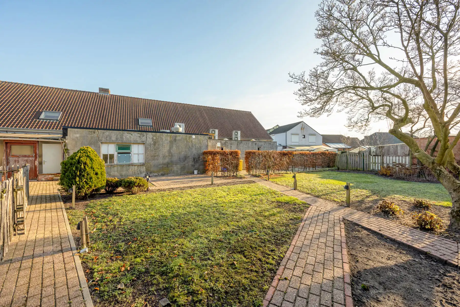 Woning met handelspand (voorheen restaurant) op een perceel van 2.128 m². foto 28