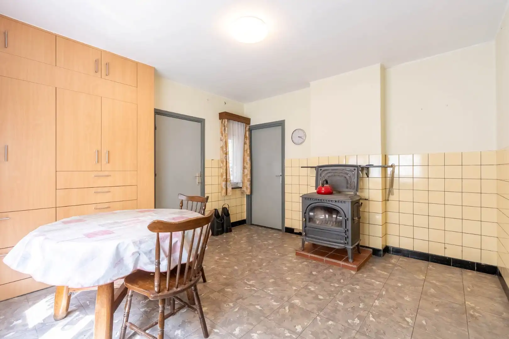 Charmante, te renoveren woning op een perceel van 9a14ca met ruime garage in achtertuin!  foto 6