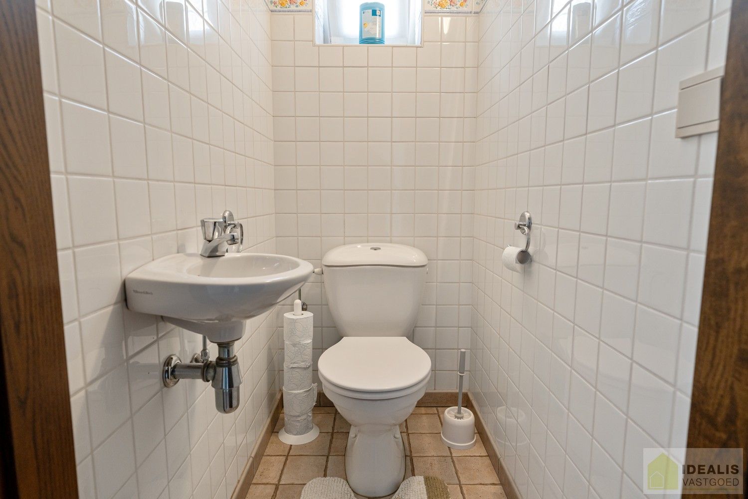 RUIME, INSTAPKLARE EN ENERGETISCH AANGEPASTE WONING VOORZIEN VAN 15 ZONNEPANELEN EN ZONNEBOILER. RIANTE WOONKAMER, KNAPPE KEUKEN, APART BUREEL, APARTE HOBBYRUIMTE, FIJNE WASPLAATS, 4 SLAAPKAMERS, 2 BADKAMERS EN INPANDIGE GARAGE! foto 28