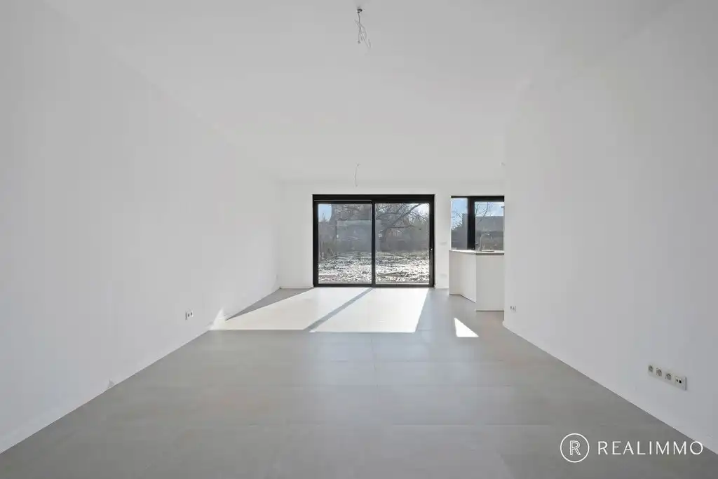 Halfopen nieuwbouwwoning met grote tuin in landelijke stijl in Kerkhove foto 5