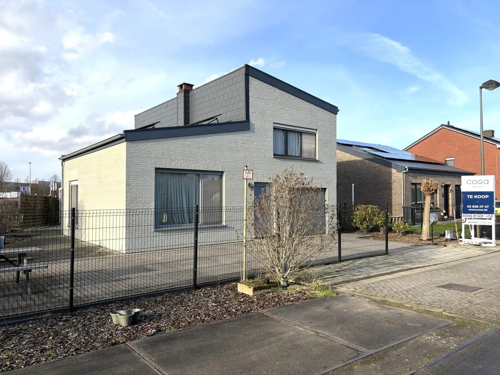 Vrijstaande woning met 4 slaapkamers foto {{pictureIndex}}