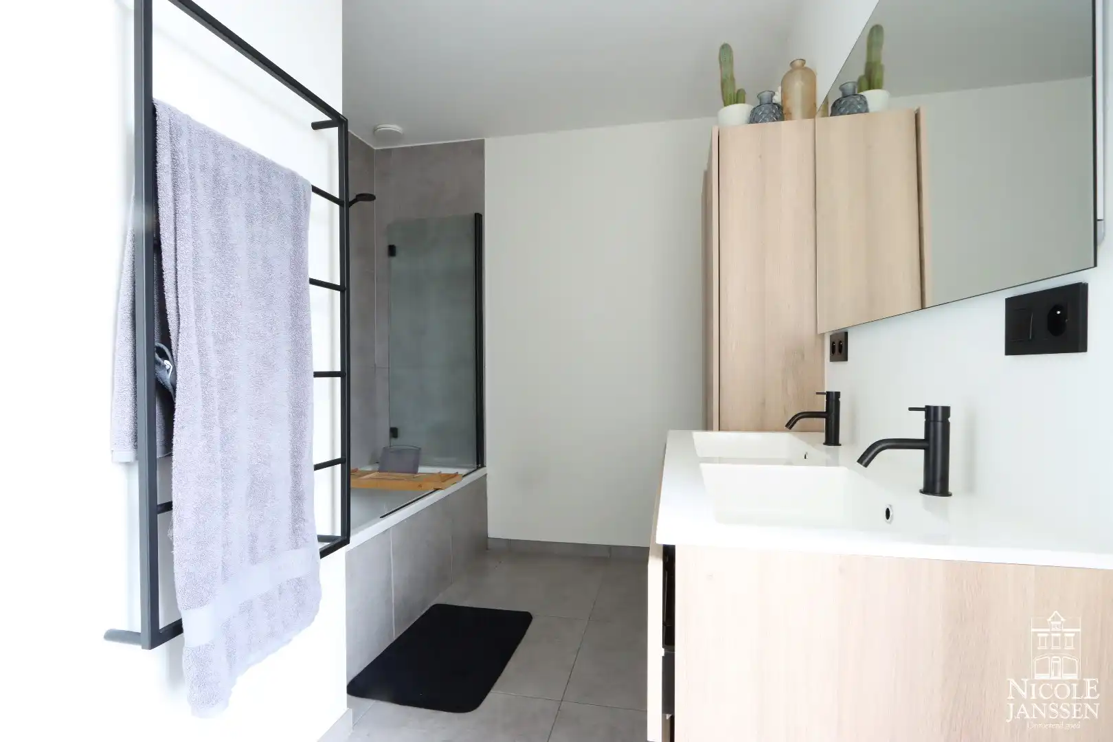 Instapklare nieuwbouwwoning met tuin te koop in Maaseik foto 16