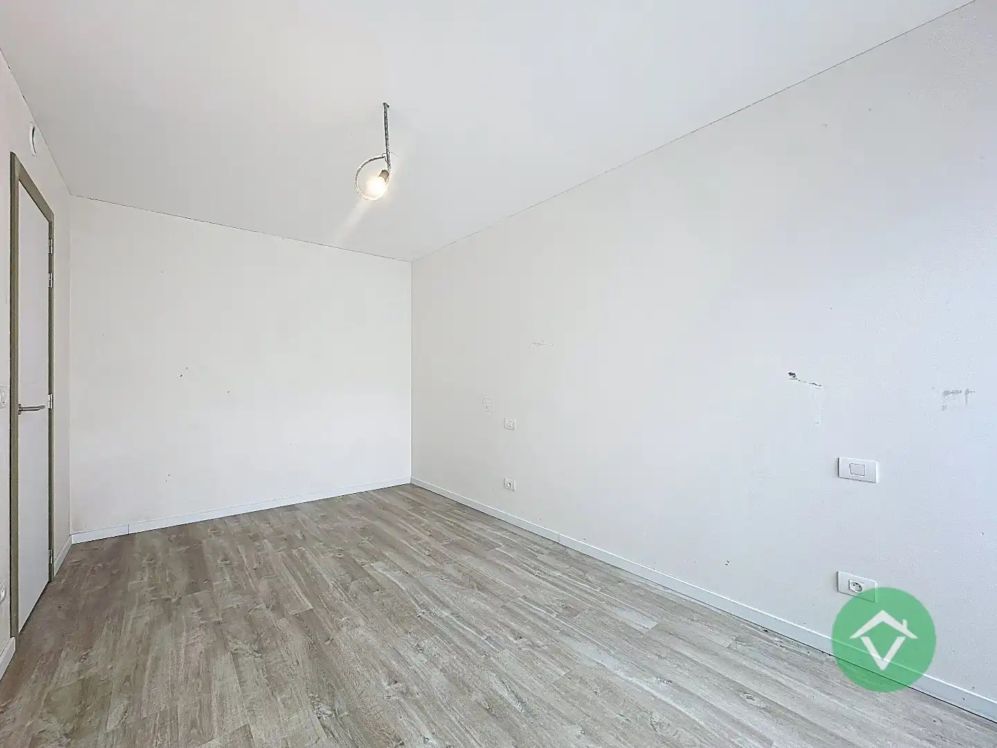 Wonen nabij jachthaven en zee - ruim appartement met terras en drie slaapkamers foto 14