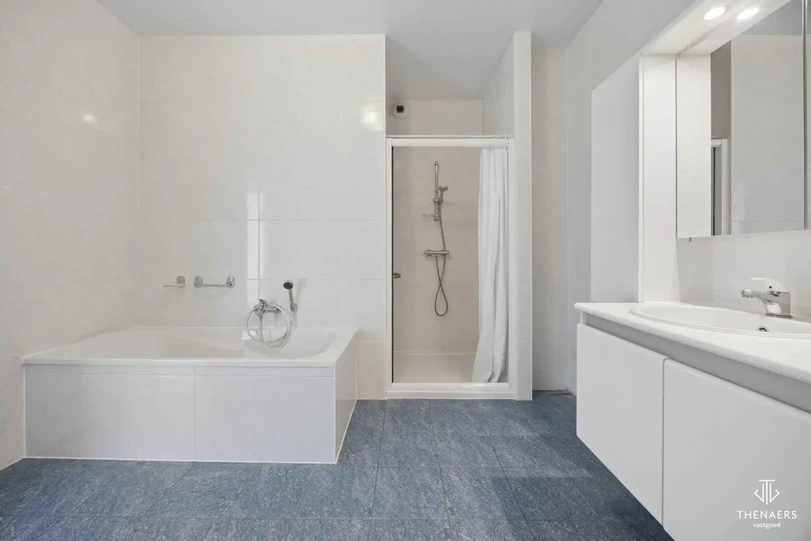 Ruim appartement van 166 m² met 2 terrassen en ondergrondse autostaanplaats in hartje Sint-Truiden. foto 21