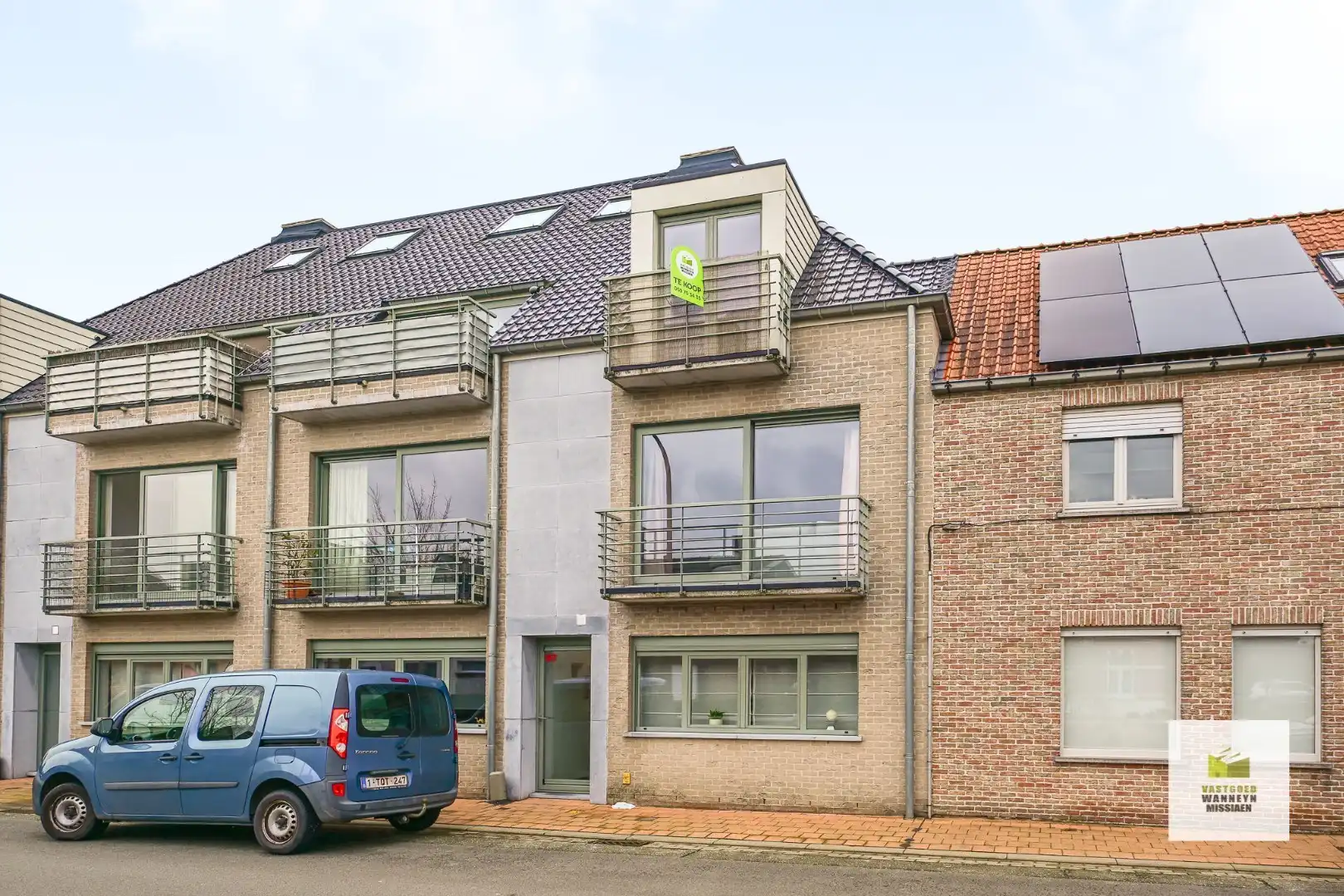 Gezellig 1 slpk dakappartement met staanplaats op centrale ligging te Sint-Joris foto {{pictureIndex}}
