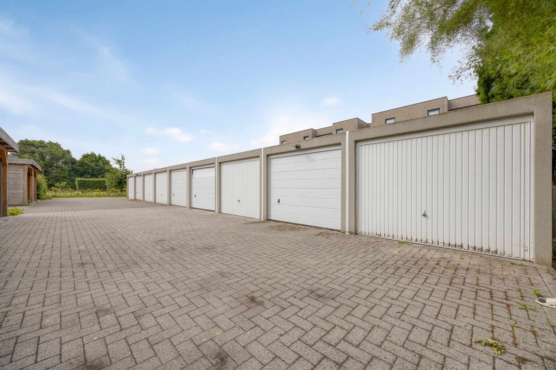 Ruim gelijkvloersappartement met tuin en garage foto 27