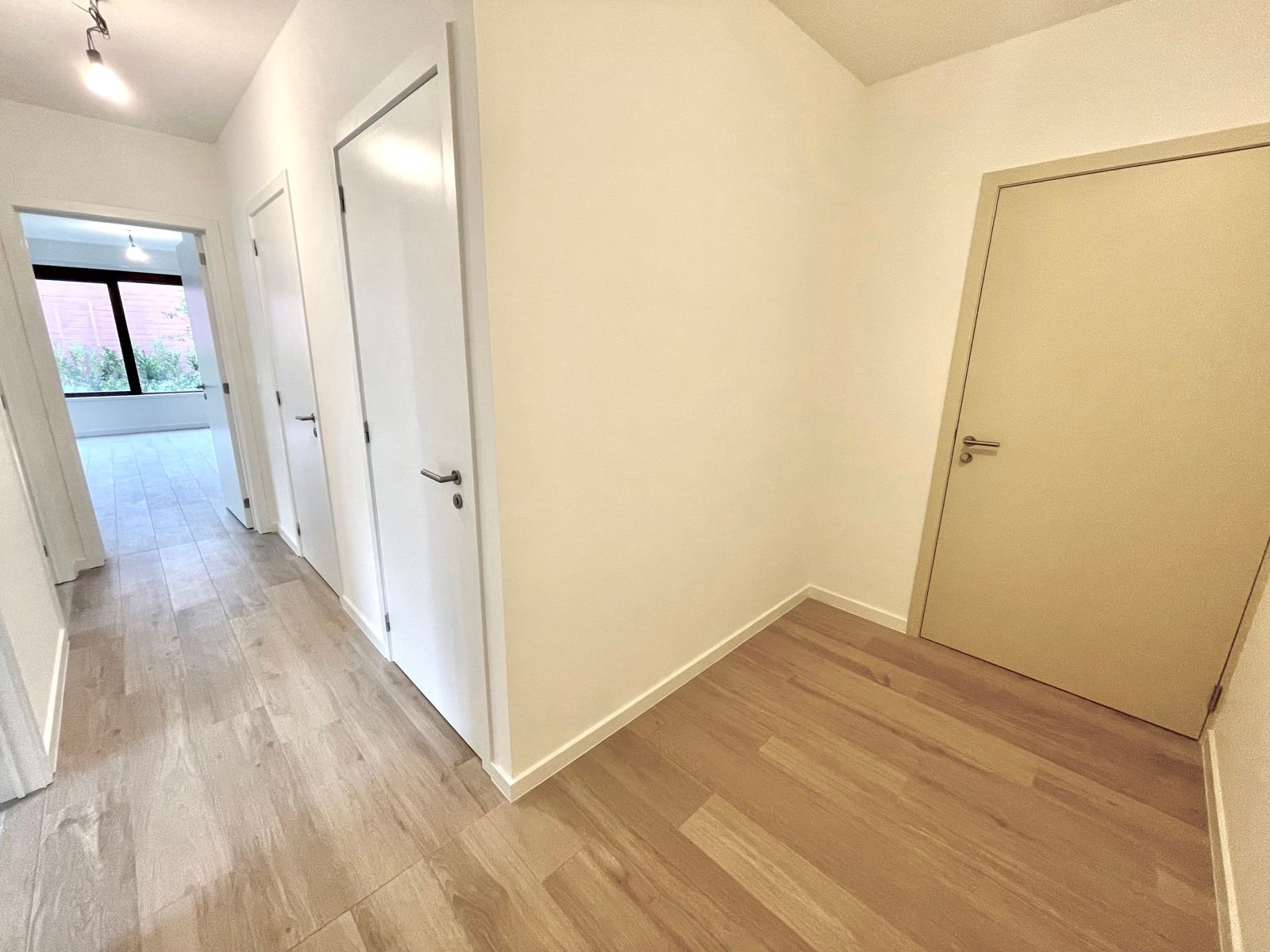prachtig gelijkvloers 2-slaapkamer appartement foto 13