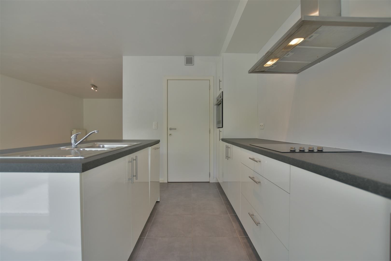 Prachtig gelijkvloers appartement  met 2 slaapkamers te Dendermonde (Schoonaarde) foto 6