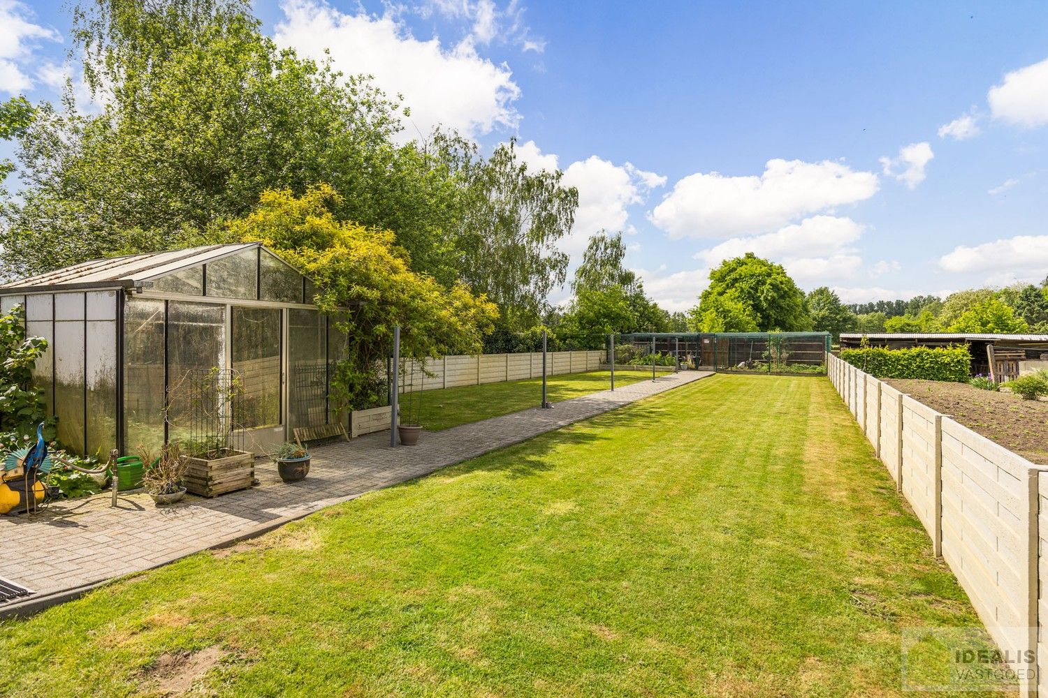 IDEALIS VASTGOED – RECENT GERENOVEERDE WONING (2021) OP EEN PERCEEL VAN MAAR LIEFST 8A92CA OP EEN ZEER GUNSTIGE LOCATIE! Deze ruime woning met een netto bewoonbare oppervlakte van +- 170m² bevindt zich langs de Paalseweg in Hulst, deelgemeente van Tessenderlo-Ham. Naast de perfecte ligging is het een prachtig afgewerkte woning met een royale leefruimte, zeer ruime open keuken, 3 slaapkamers en badkamer. Een uniek aanbod voor wie op zoek is naar een volledig gerenoveerde instapklare woning. foto 28