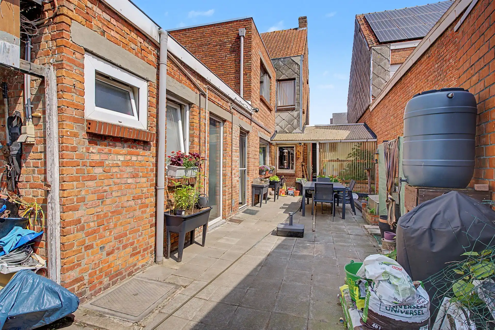 Te renoveren woning met potentieel foto 12