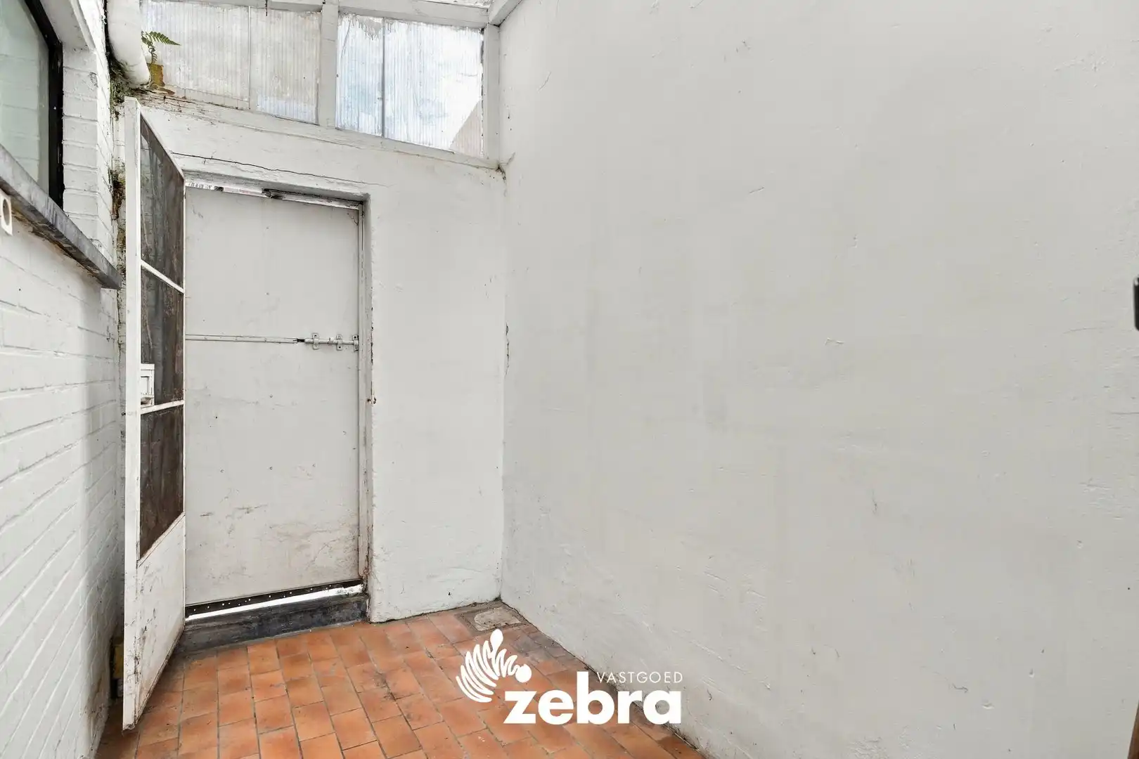 Te renoveren woning met uitweg te Roeselare! foto 8