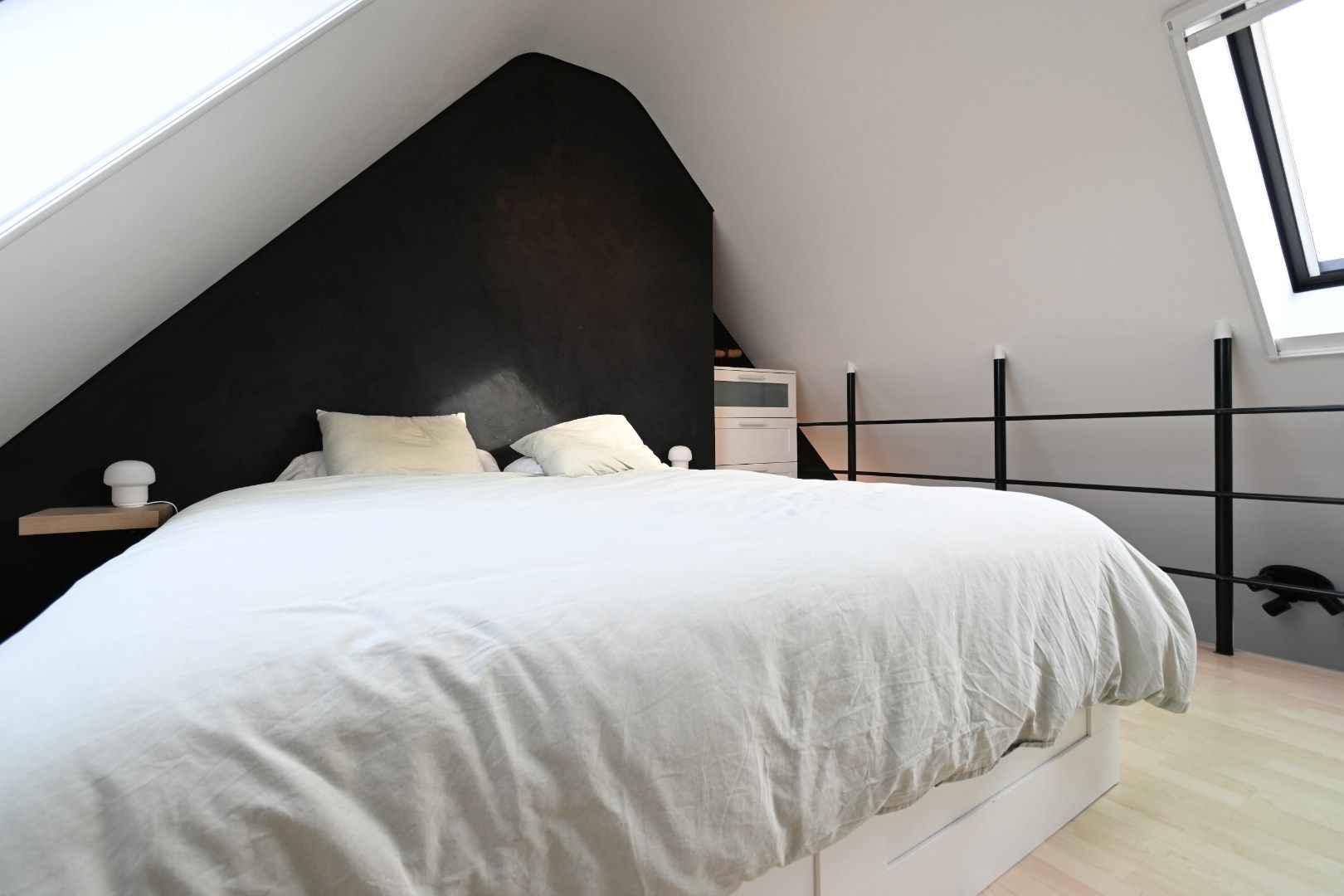 Knappe studio met mezzanine in Tongeren-centrum vlakbij park "De Motten" foto 11