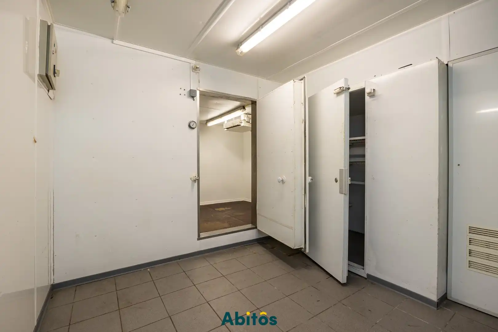 Handelspand op absolute topligging in het centrum van Drongen foto 13