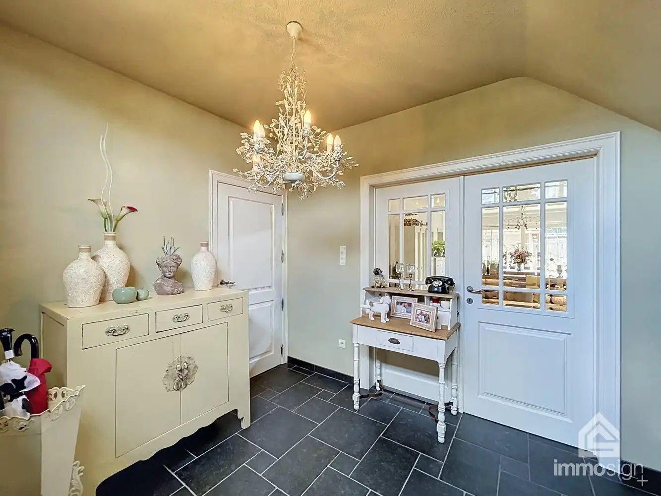 Stijlvolle villa met 5 volwaardige slaapkamers te Herk-de-stad! foto 14