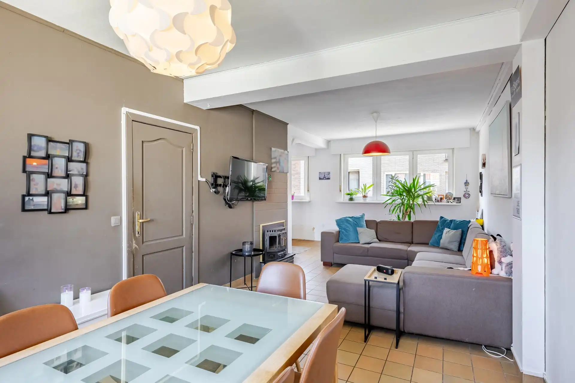 Ruime gezinswoning (225 m²) met 6 slaapkamers, garage en zonnige tuin in Oostende  foto 4