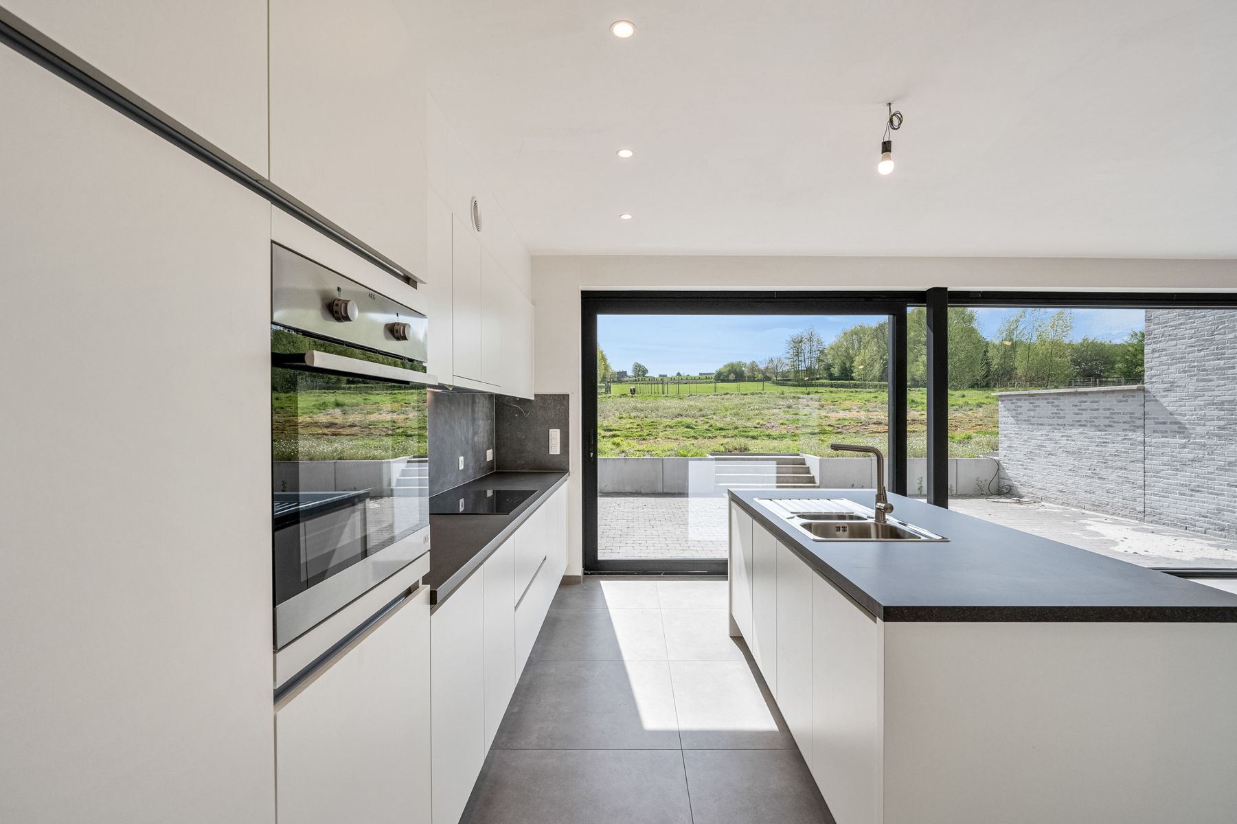 Instapklare nieuwbouwwoning met uitzicht op de velden foto 7
