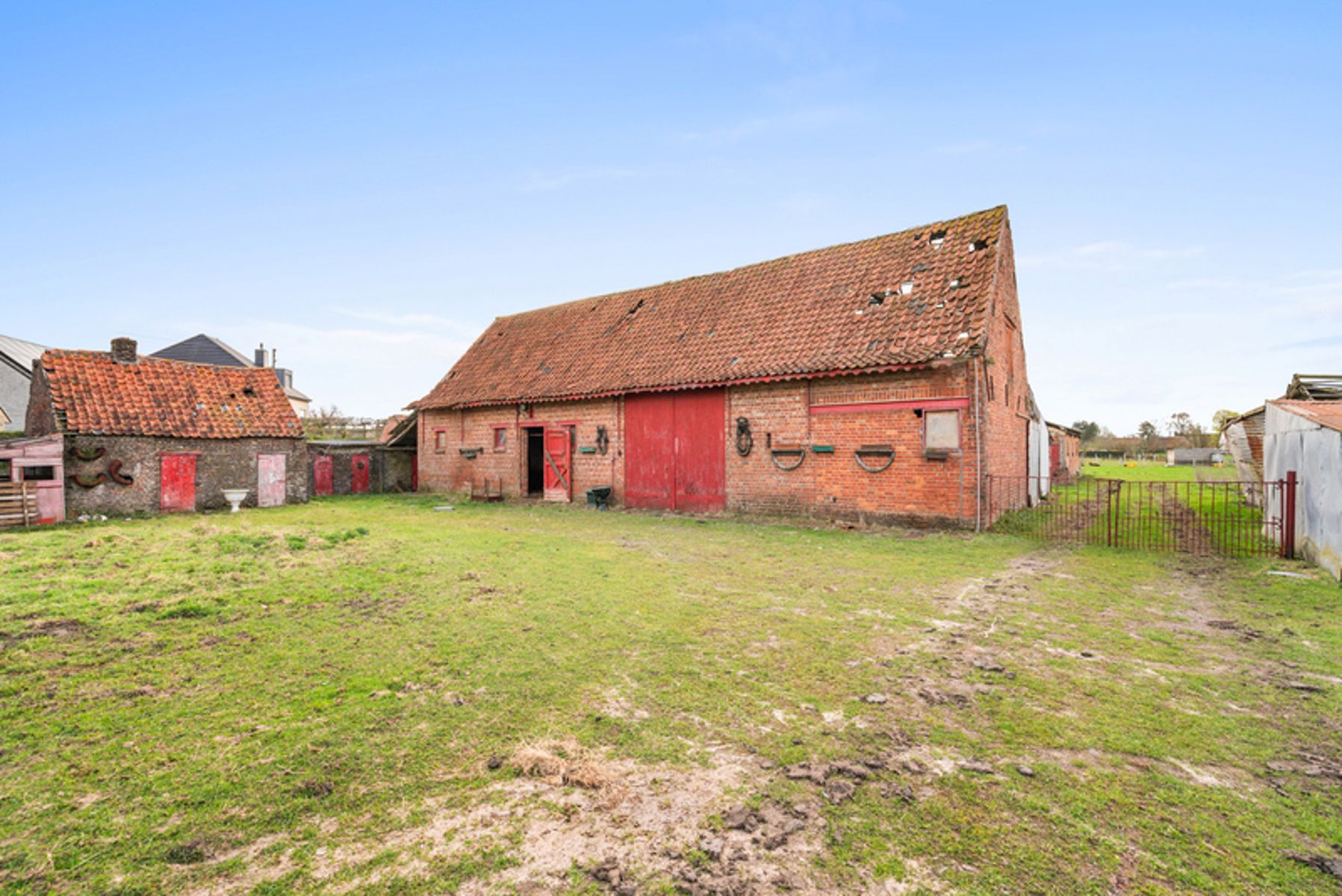 Hoeve met bijgebouwen op circa 1,2 ha foto 20
