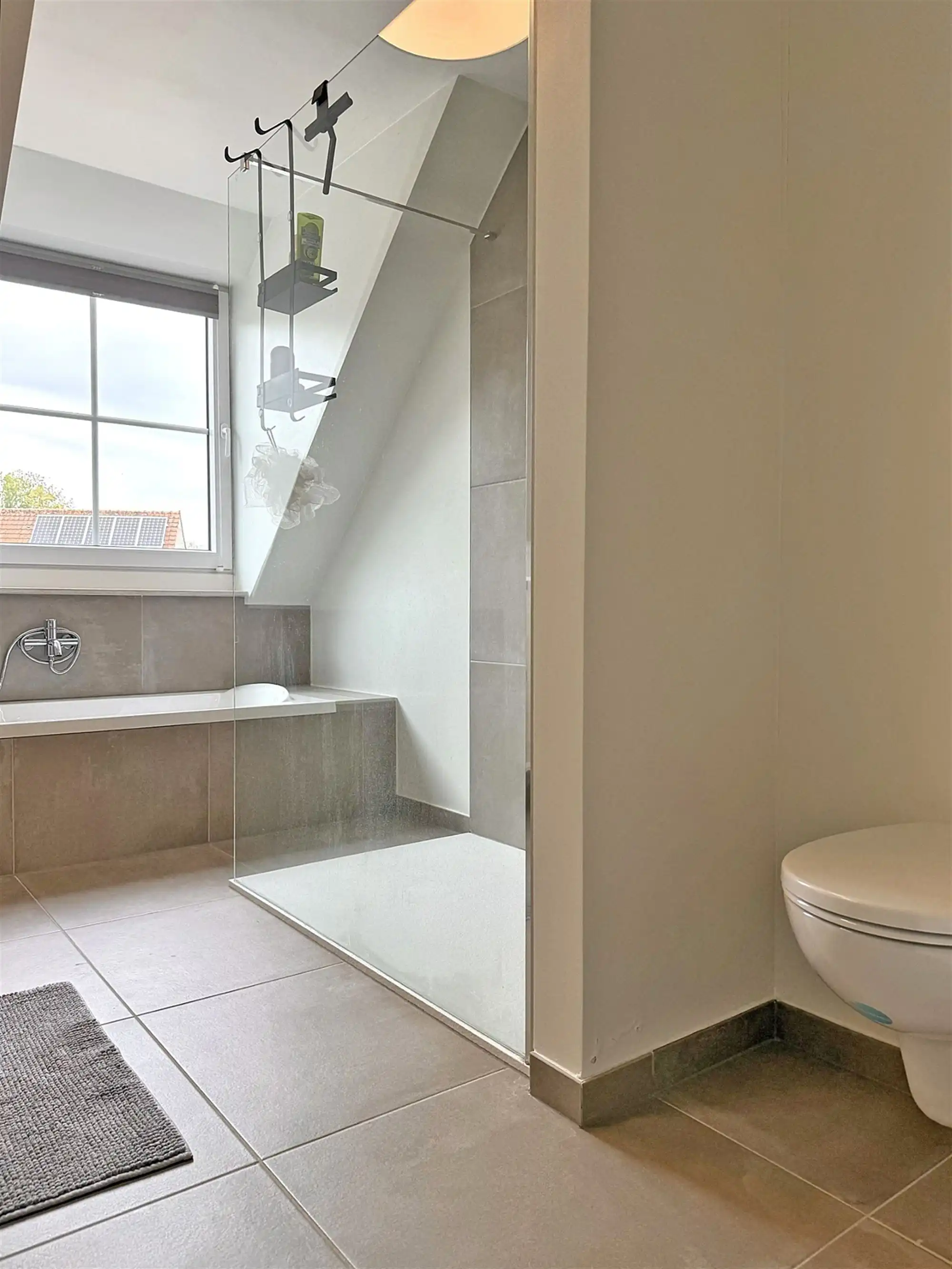 Recente, instapkl. WONING met 3 slpks, terras / tuin & 2 autostnpltsn foto 11