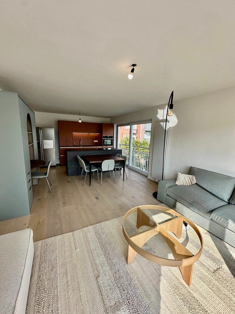 Appartement met twee slaapkamers, volledig gerenoveerd, op wandelafstand van het strand van Duinbergen. foto 4