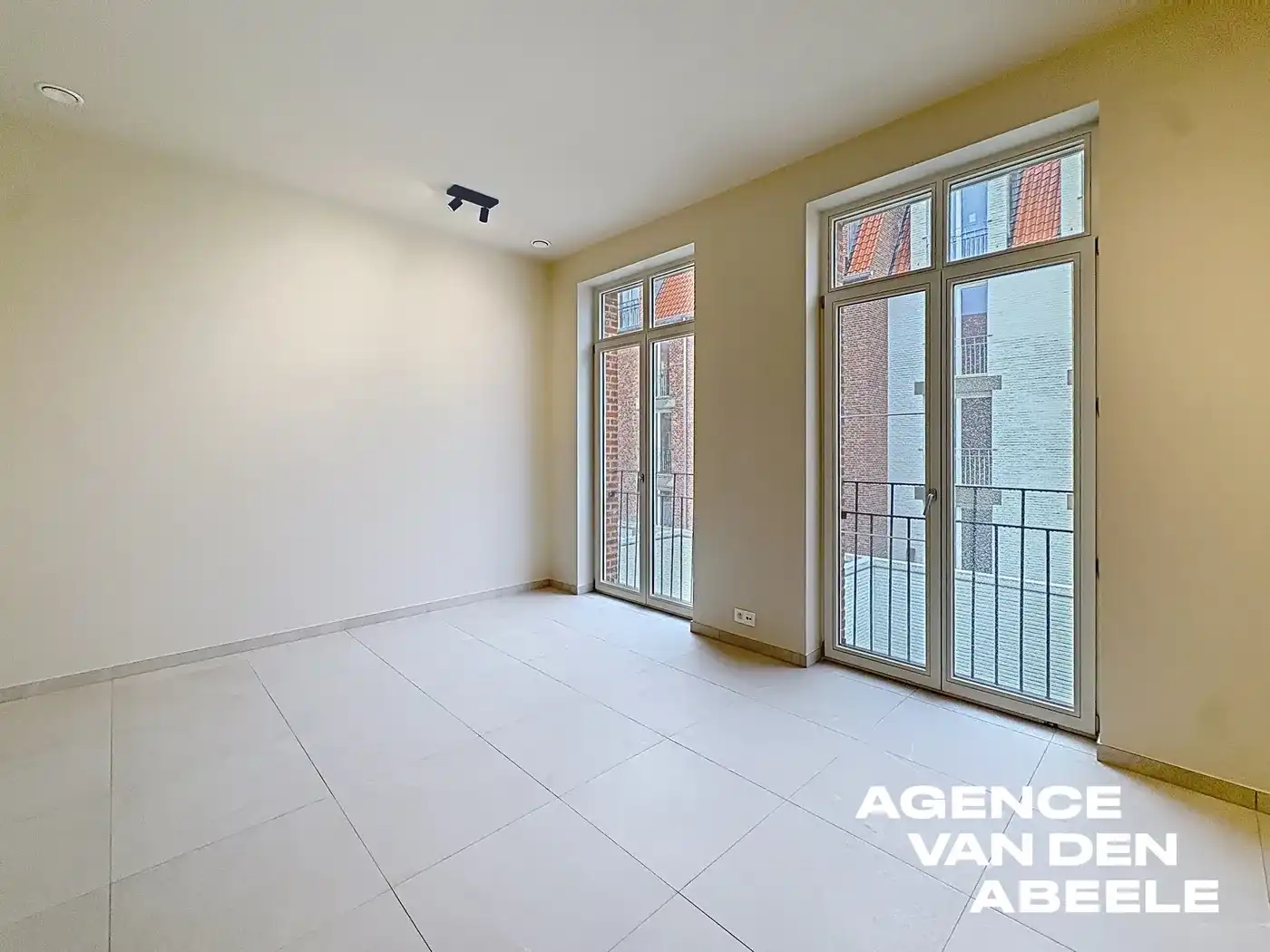 Prachtige nieuwbouwwoning met garage en tuin foto 14