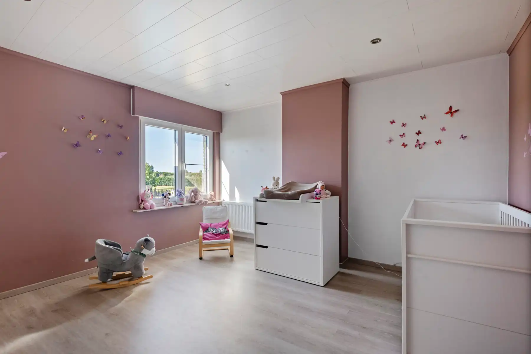 Ruime instapklare gezinswoning met 4 slaapkamers & garage. foto 14