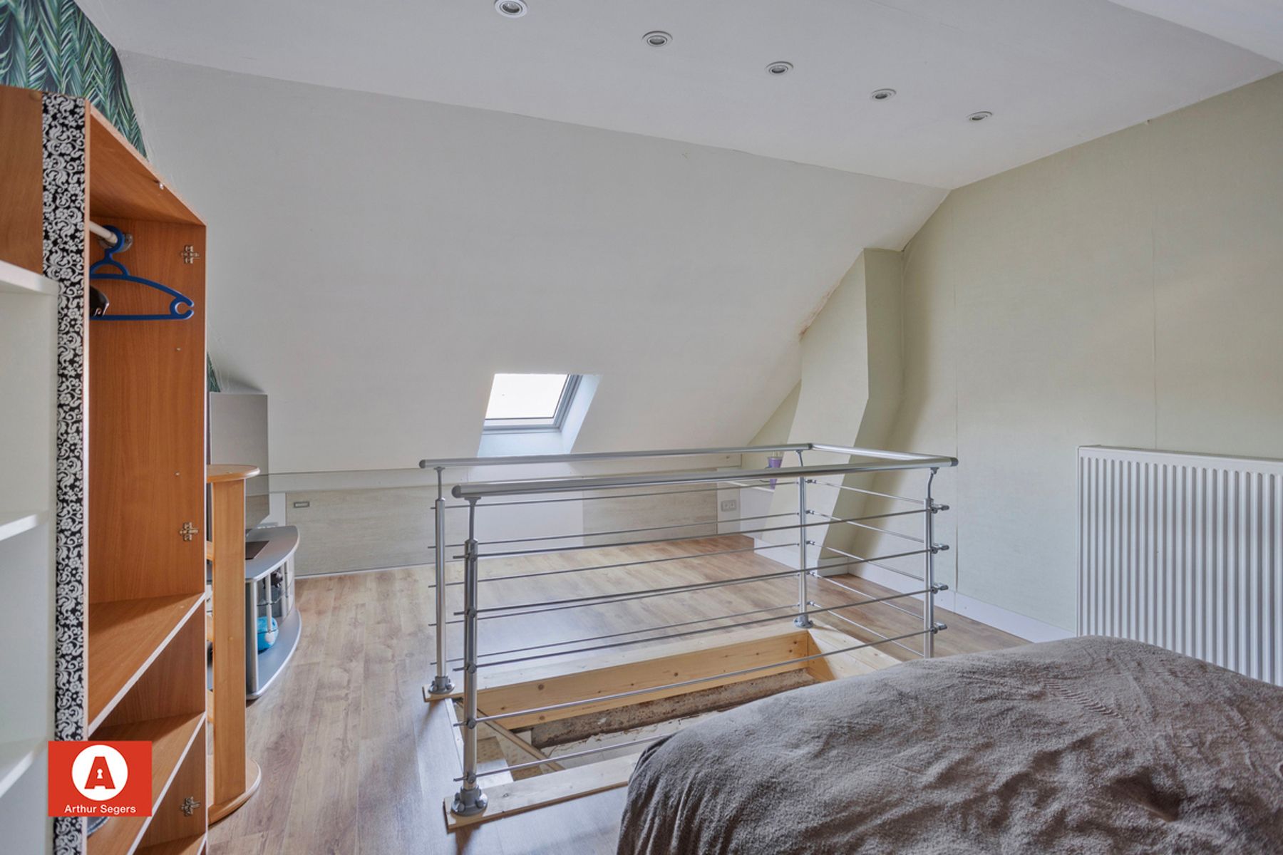 Gezinswoning met 4 slaapkamers, tuin en gerenoveerd dak. foto 25