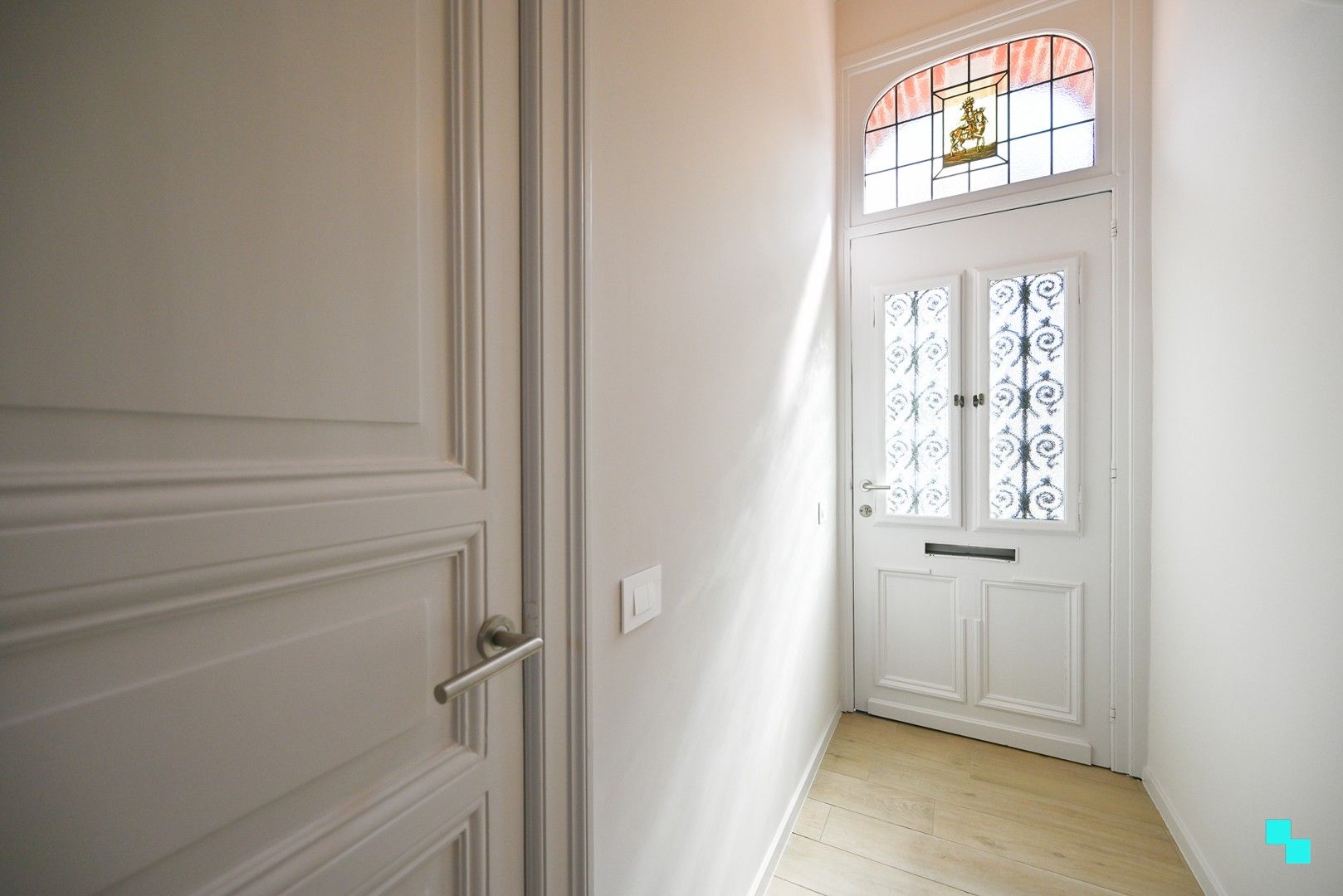 Prachtig & compleet gerenoveerde burgerwoning in hartje Izegem foto 2