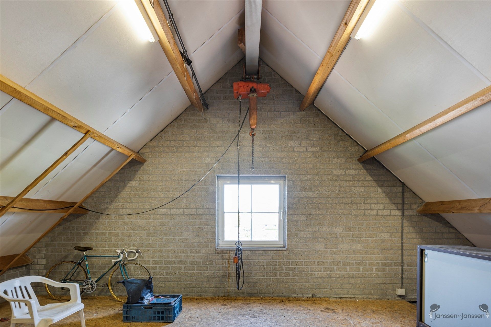 Woning met grote werkplaats  foto 28
