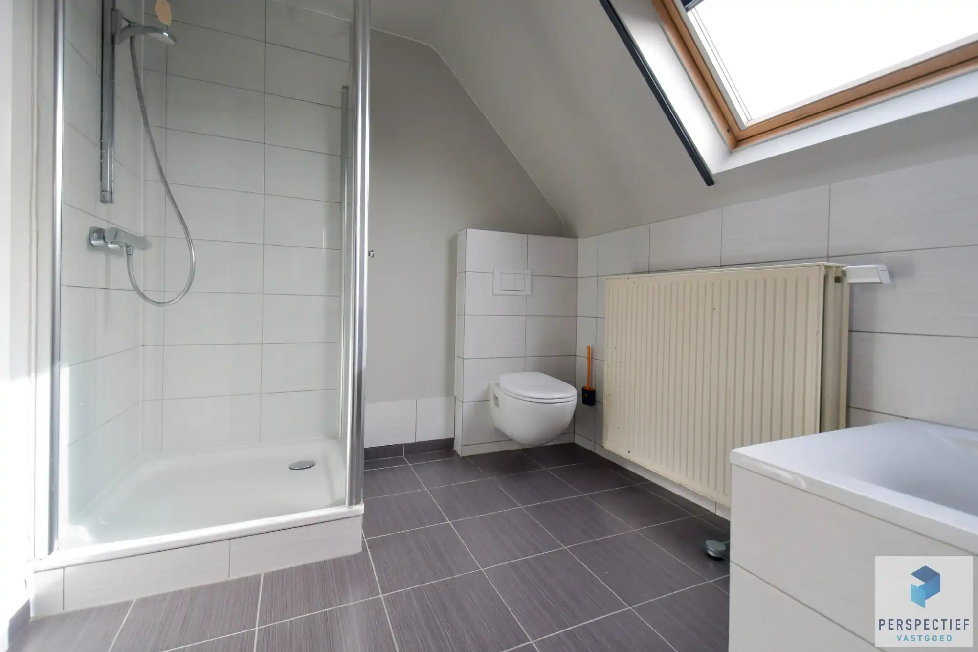 Rustig gelegen ruime halfopen woning met uitweg & bijgebouw/garage foto 13