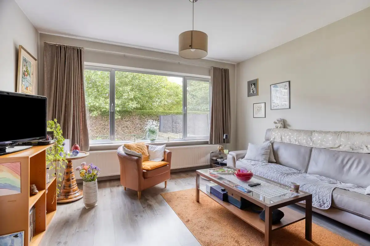 Opbrengsteigendom met 3 appartementen, garages en tuin foto 5