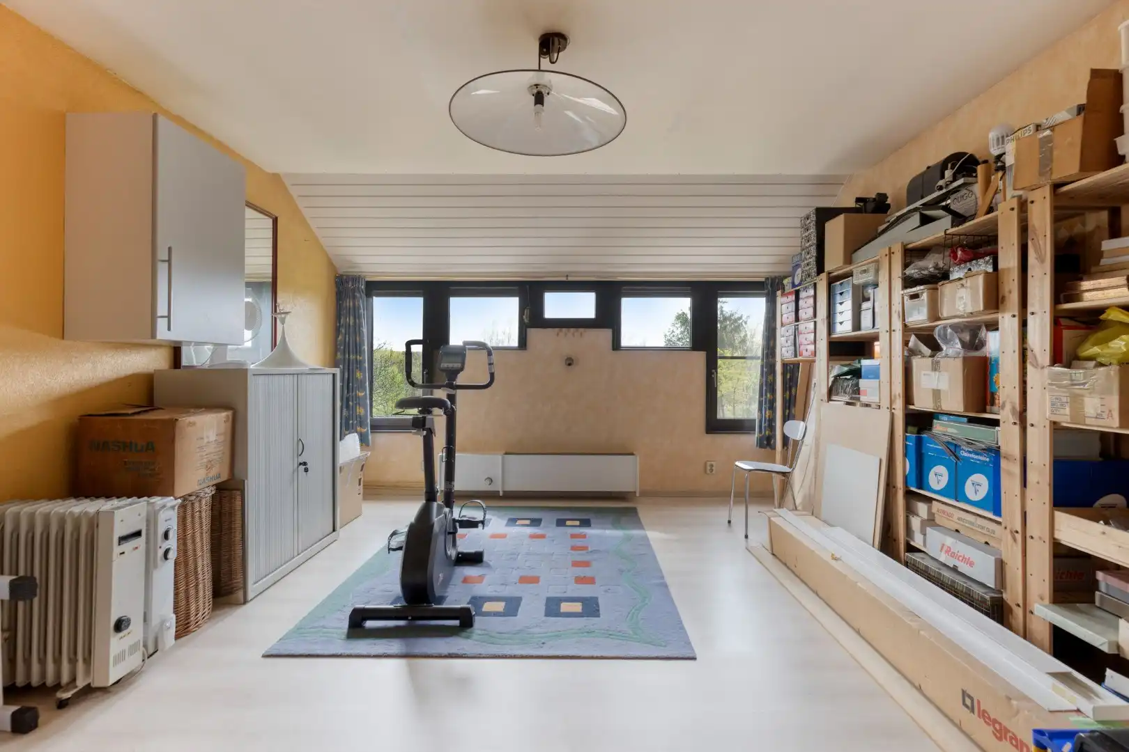 Ruime gezinswoning met 4 slaapkamers, zonnige tuin en garage op een toplocatie in Brasschaat. foto 14