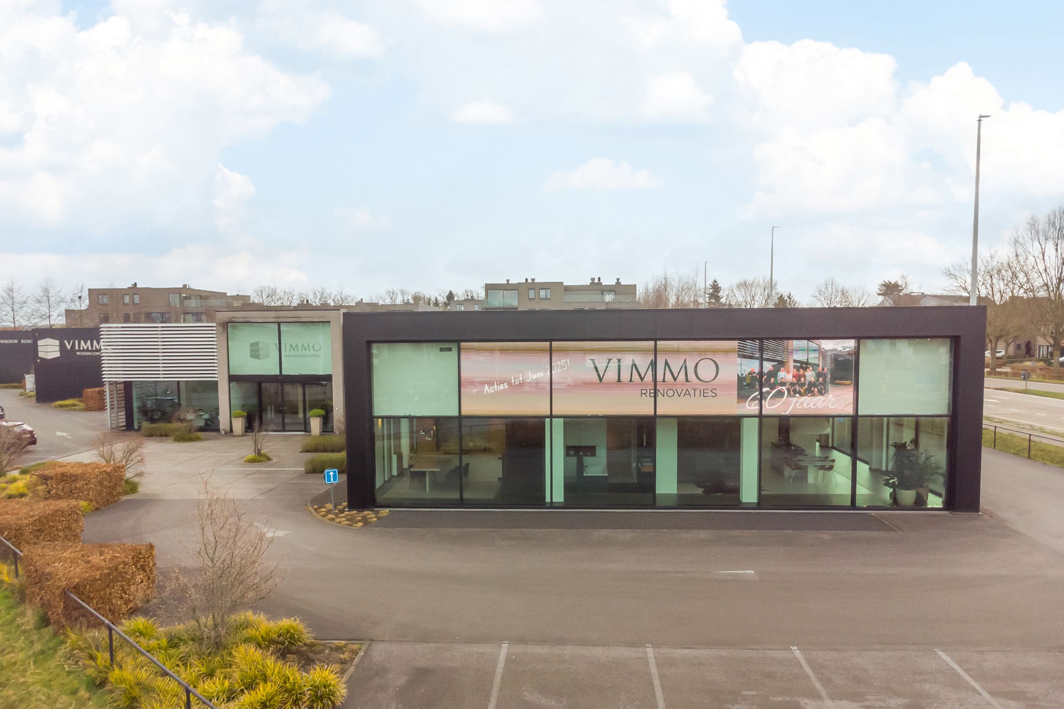 Strategische gelegen showroom te huur te Wijnegem!  foto 4
