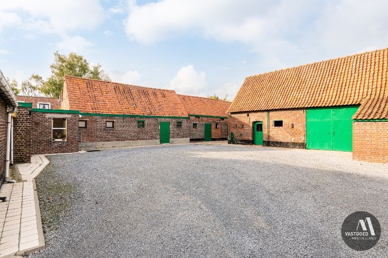 Hoeve & bouwgrond & weide & stallingen...op 2.2 hectare foto 22