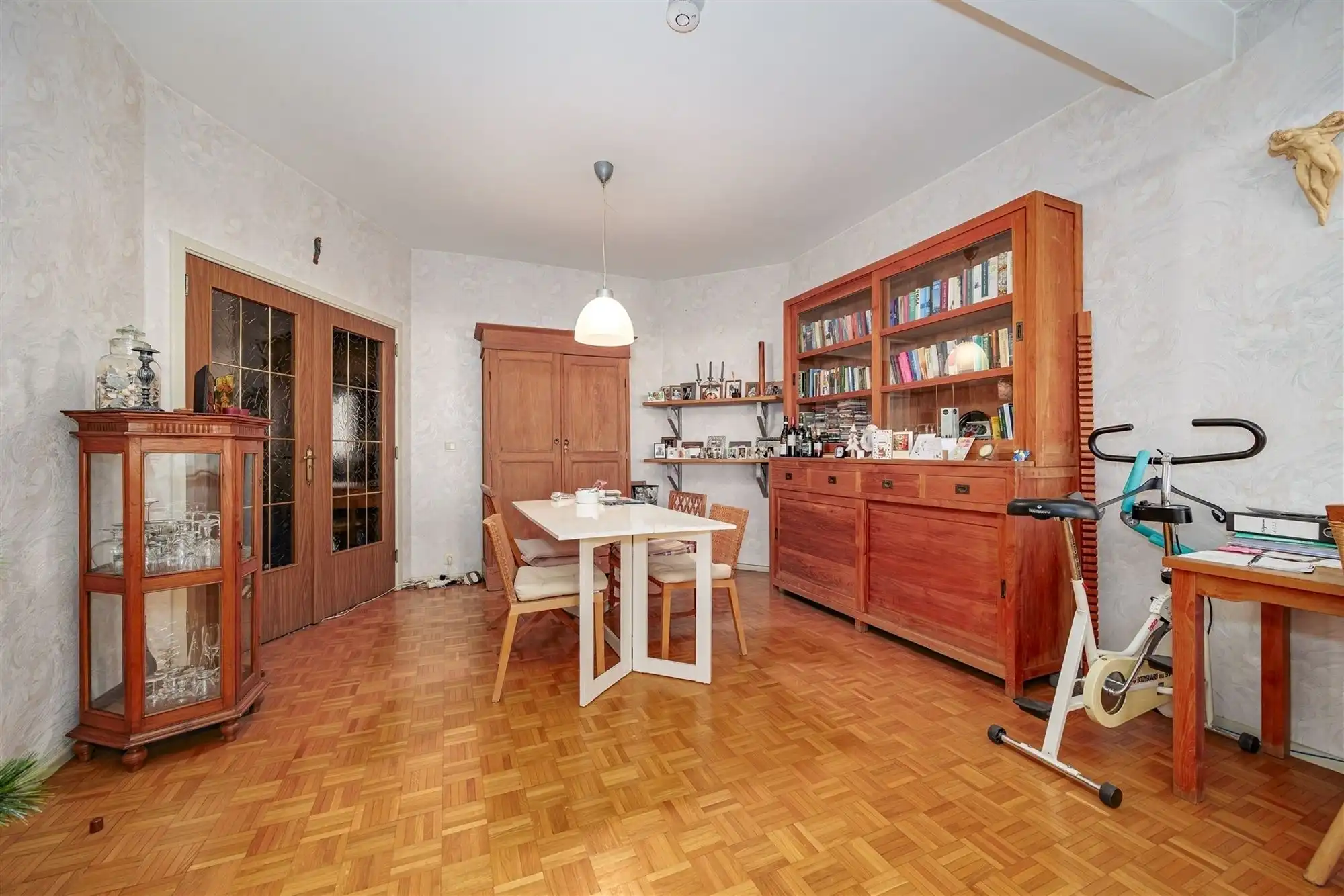 Appartement met 2 slaapkamers en terras. Parking mogelijk. foto 3