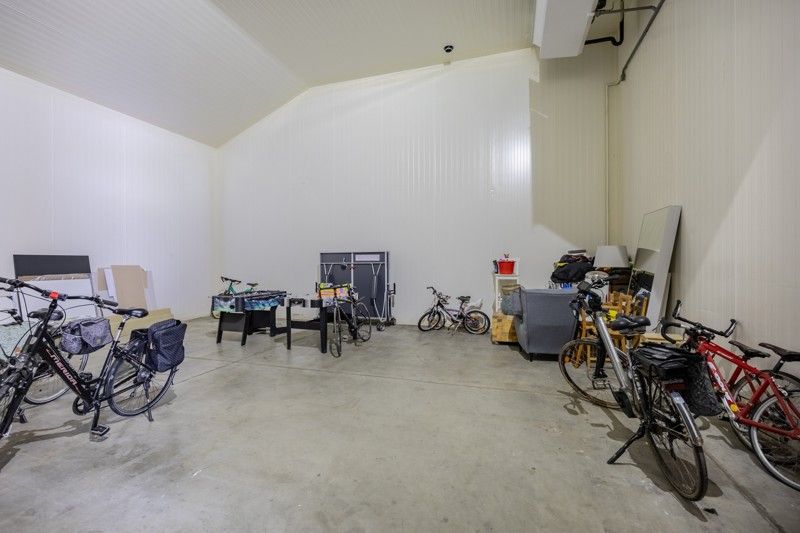 Woning, open bebouwing met naastliggende, grote loods op 18are foto 7