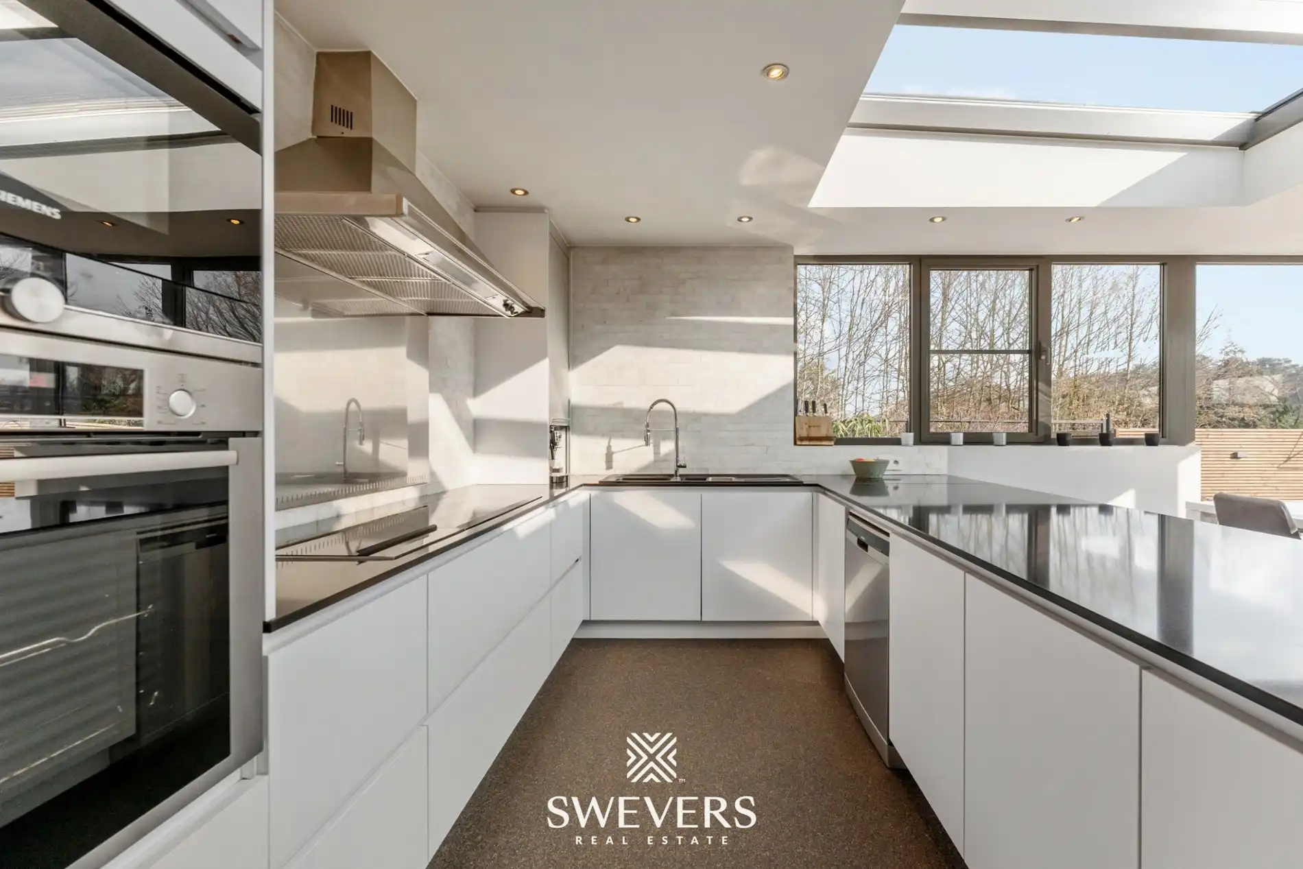 Ruime halfopen woning met zuidoostgerichte tuin en zwembad foto 14