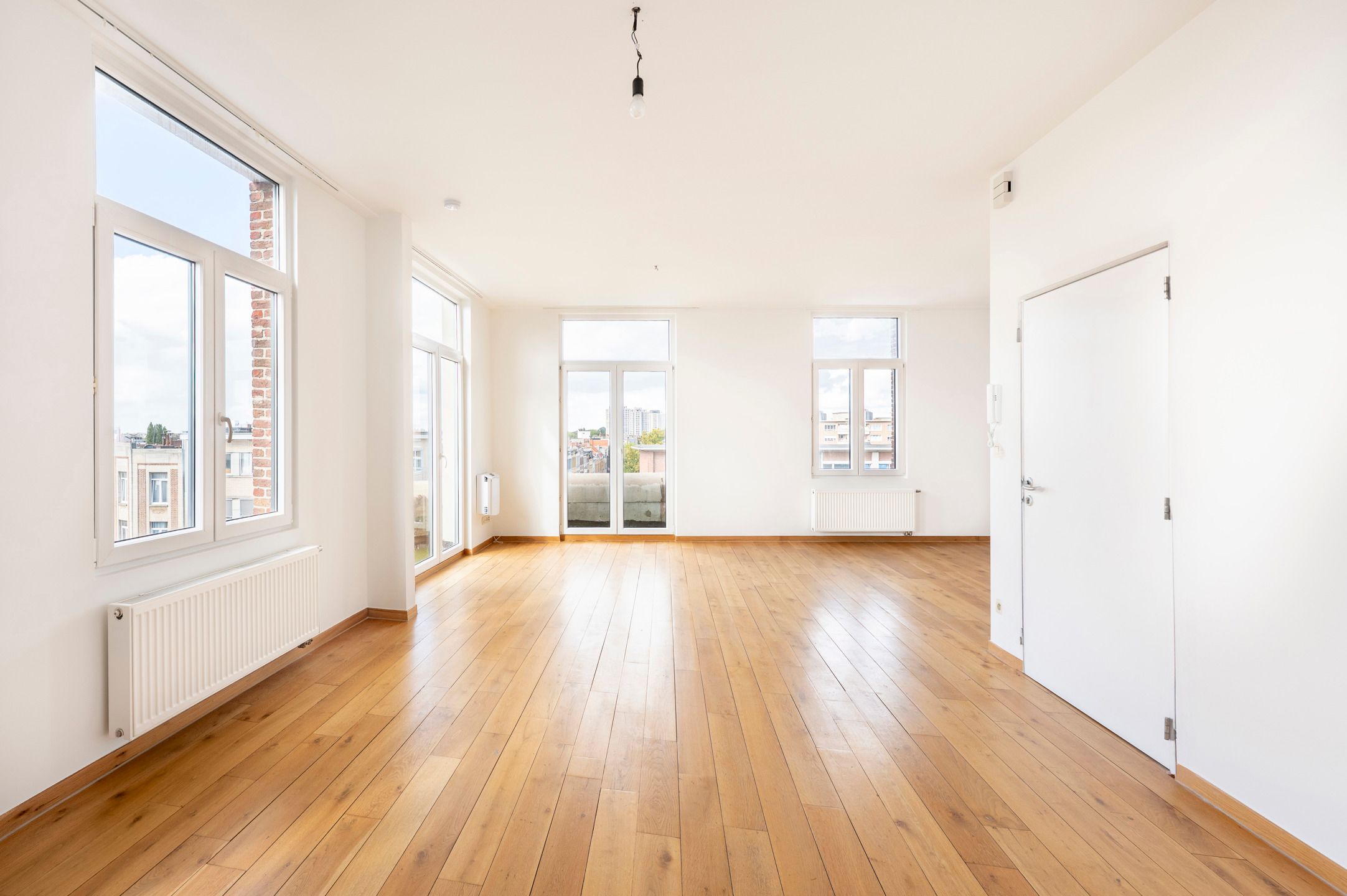 Licht, ruim en instapklaar appartement in art-deco gebouw foto 3