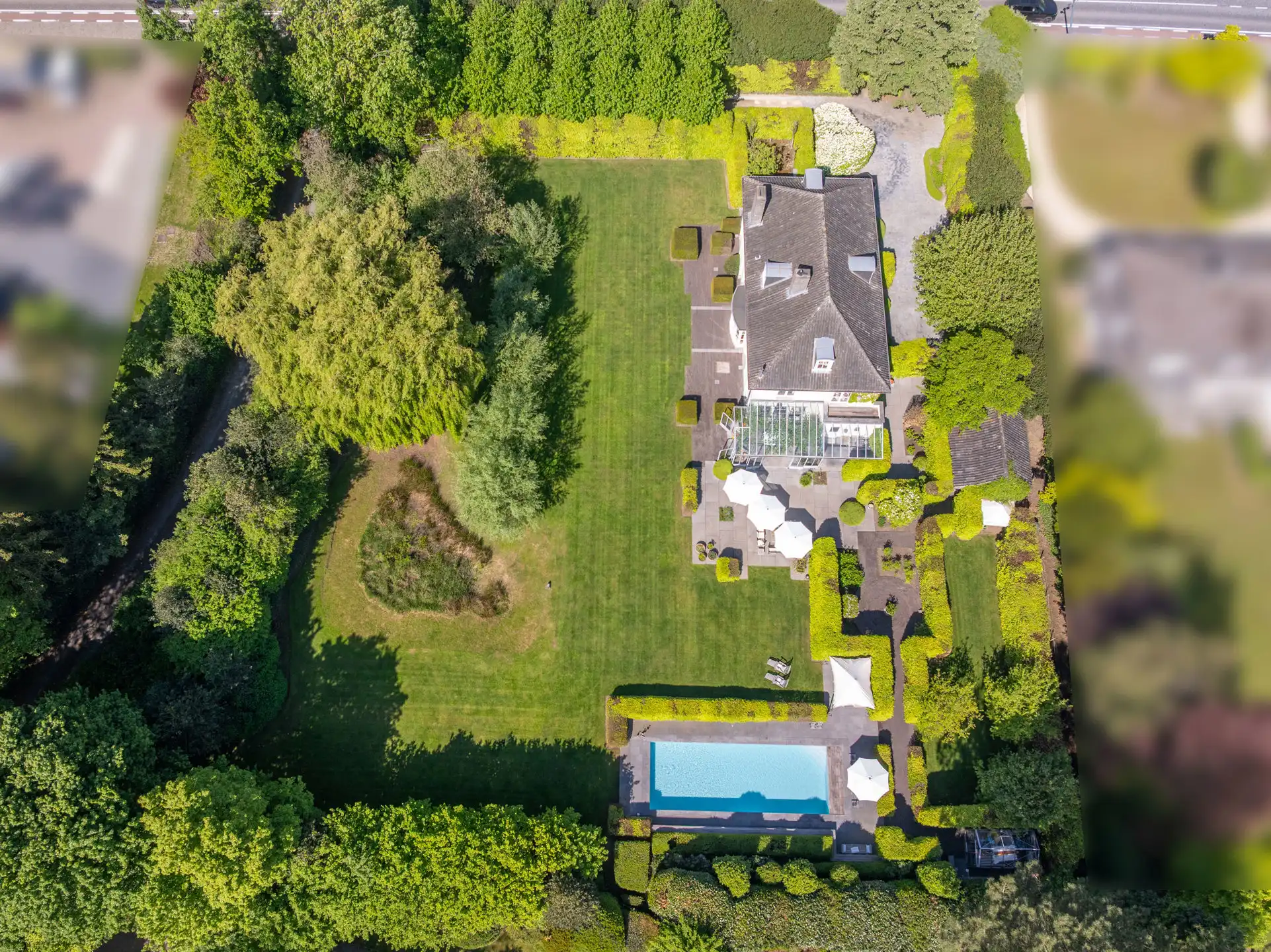 Statige luxevilla op royaal perceel van 3.877 m² met zwembad foto 43