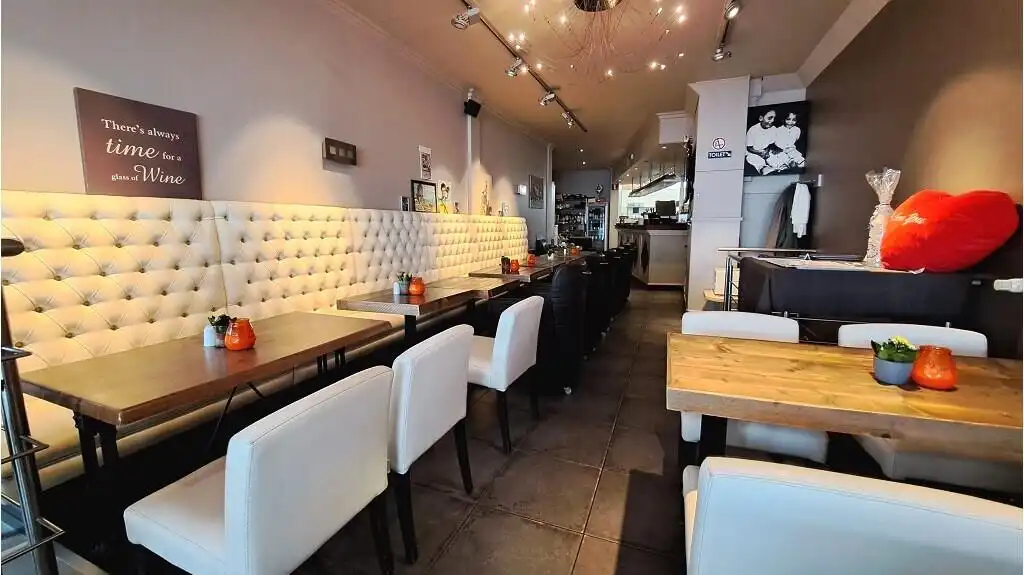 Horecapand met Terras op de Zeedijk te koop in Blankenberge foto 3