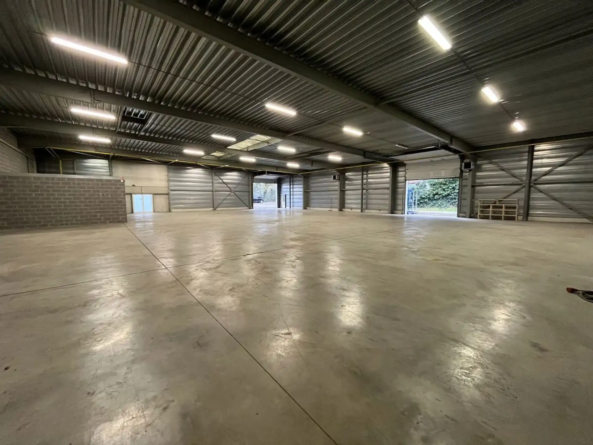 Centraal gelegen magazijn van 450m² foto 6