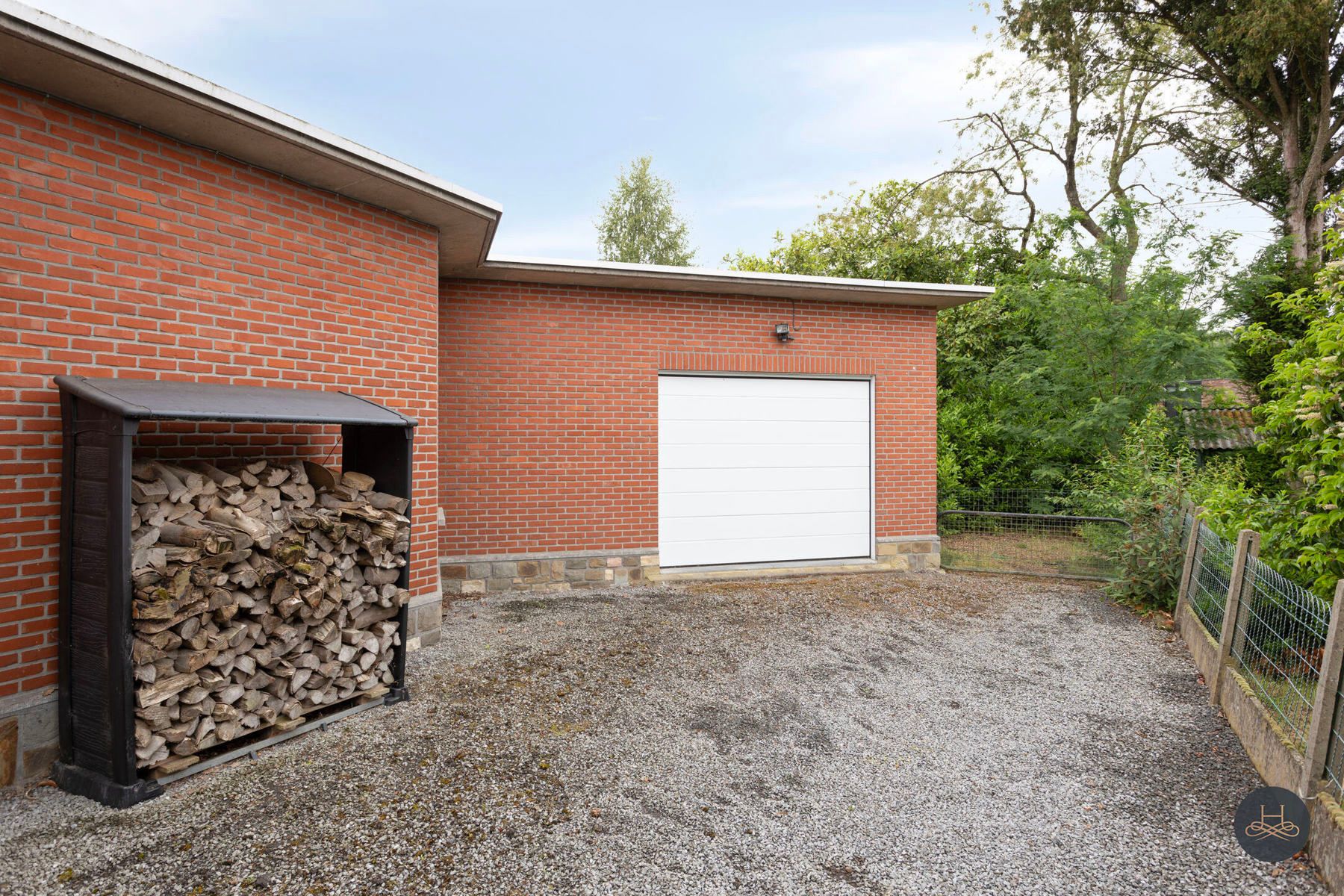 Ruime woning in een rustige groene wijk op een groot perceel foto 10