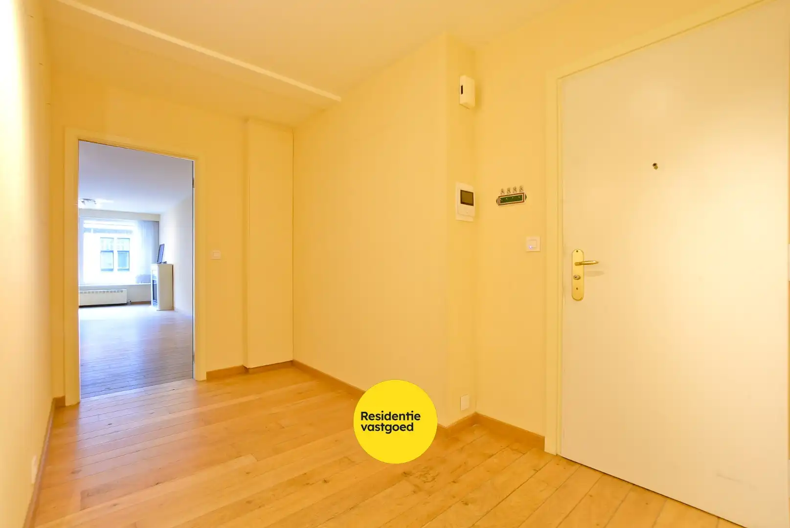 Prachtige 2/3-slaapkamer appartement (112m² + 12m²) in de winkelstraat van Nieuwpoort-stad. foto 8