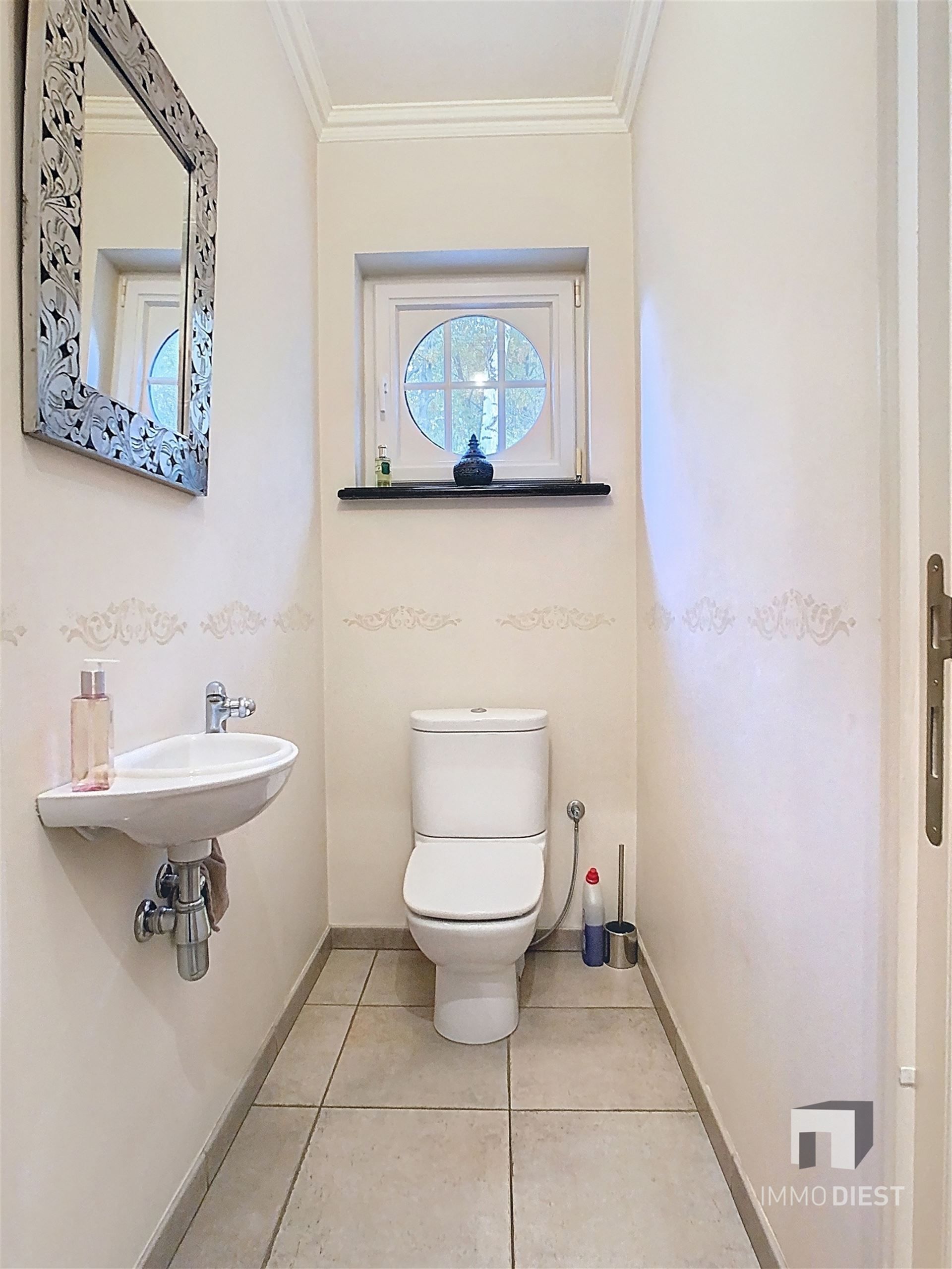 Ontdek deze solide, karaktervolle woning in Veerle met een zeer gunstige ligging op 10 are. foto 17