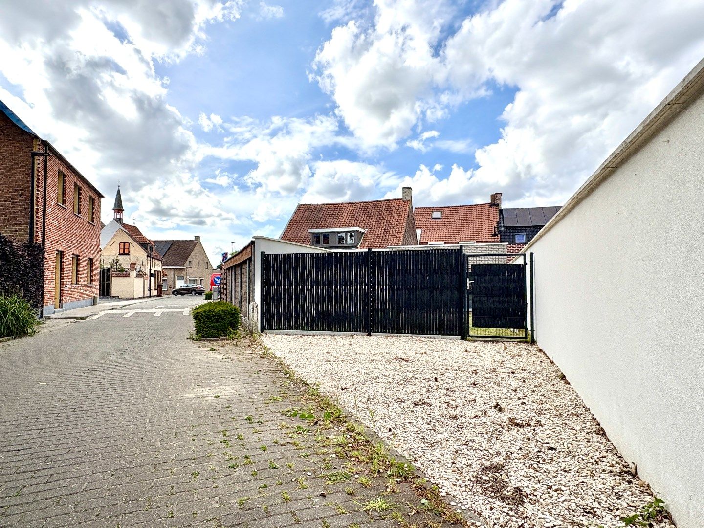 Compleet gerenoveerde woning met uitweg, 2 badks, ¾ slks en tuin. foto 6