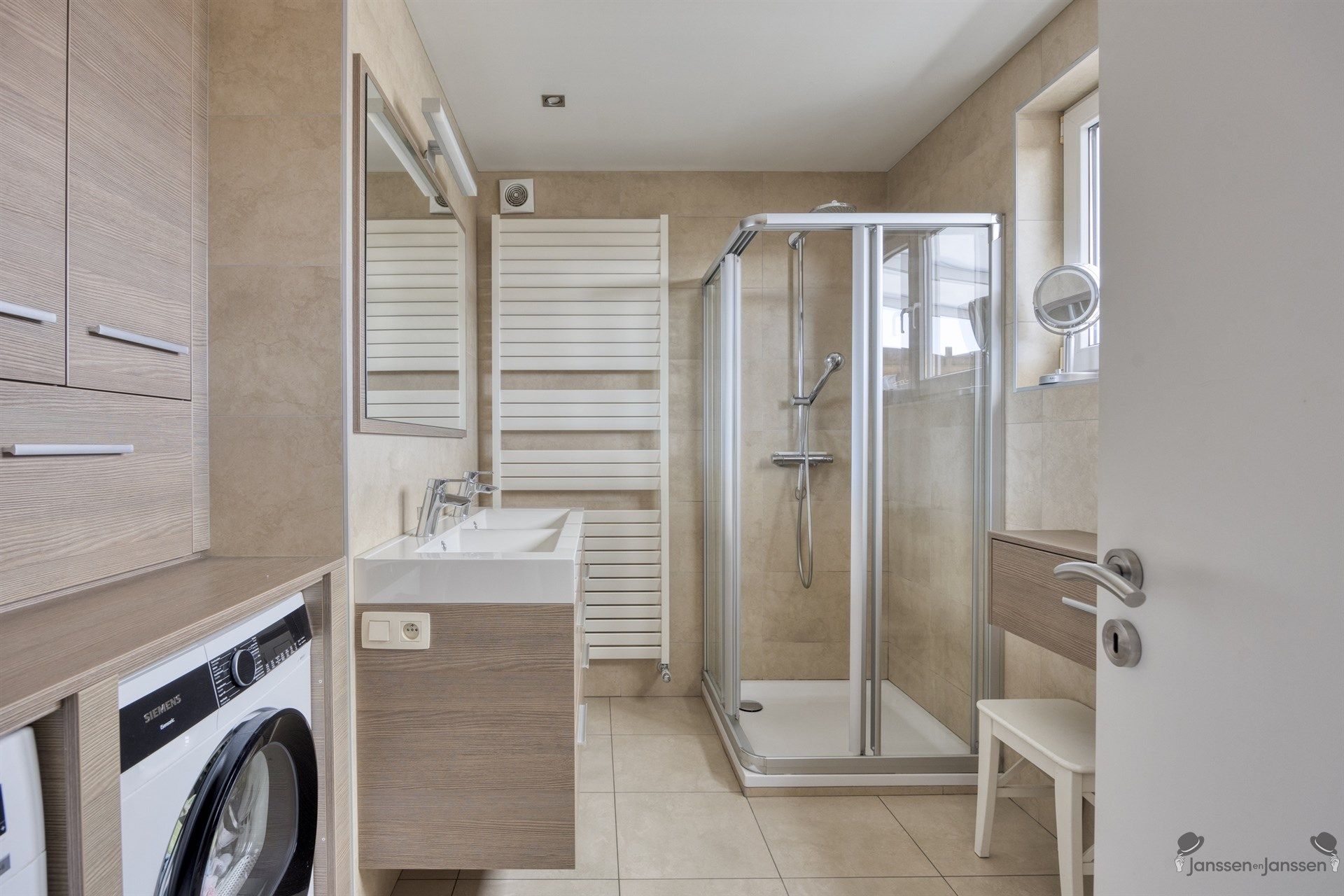 Schitteren gelegen appartement in centrum van Neeroeteren foto 14