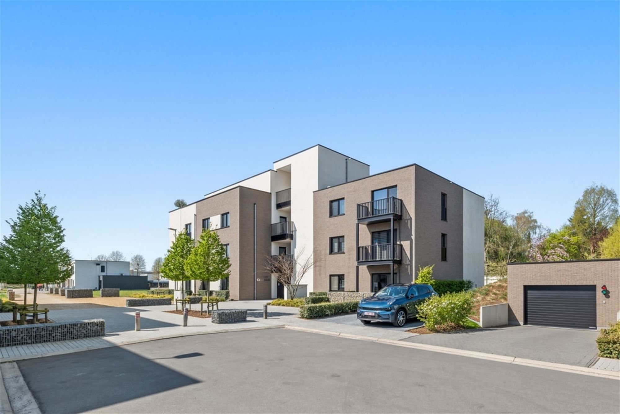 CENTRAAL GELEGEN APPARTEMENT MET 2 SLLKS foto 2