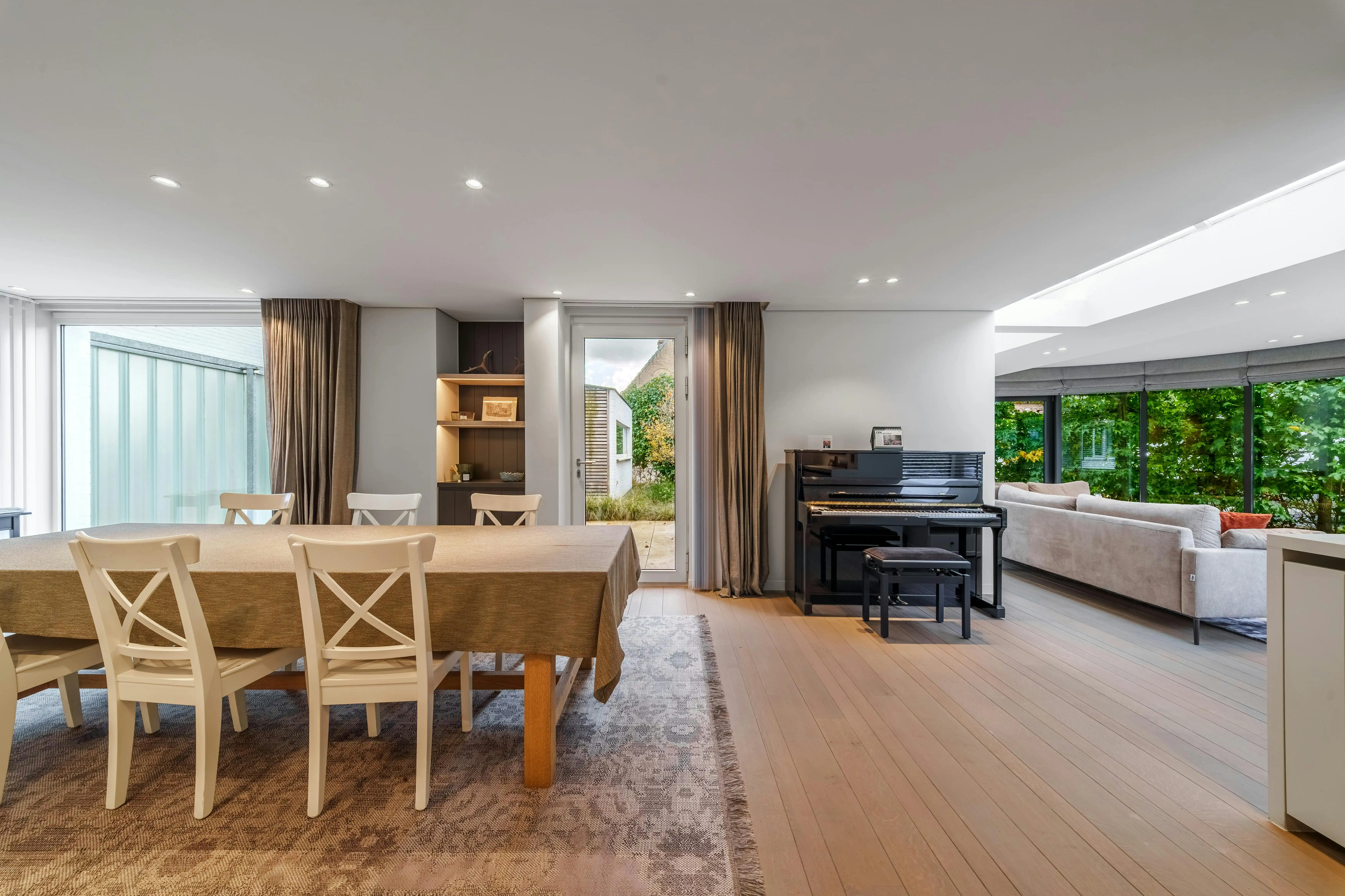 Architecturale villa met prachtige tuin te koop in Torhout foto 6