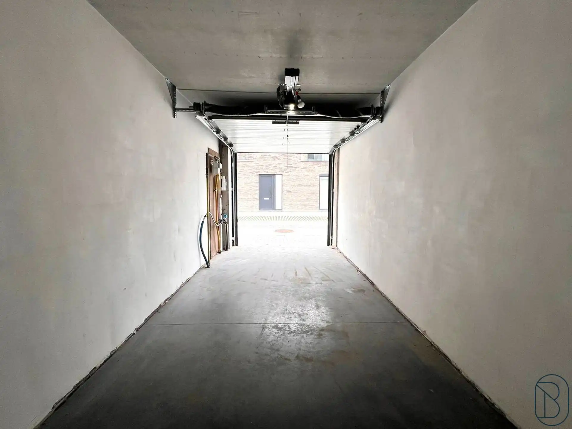 Topgelegen afgesloten garagebox! foto 4